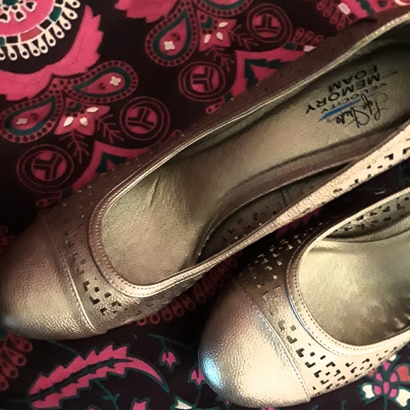 NWOT Life Stride Pumps - Picture 5 of 9